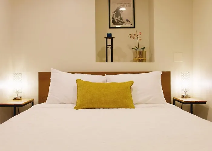 The Banksy-free Parking -4 Bedroom W King Bed- Firepit Rooftop Near United Center * Chicago