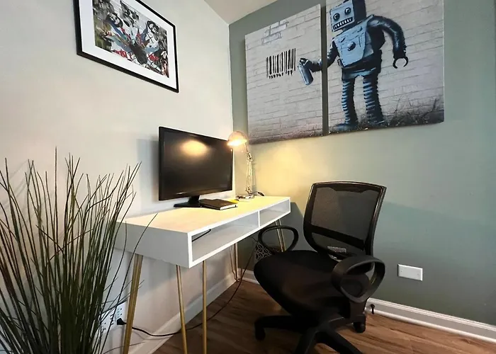 The Banksy-free Parking -4 Bedroom W King Bed- Firepit Rooftop Near United Center