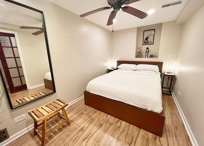 The Banksy-free Parking -4 Bedroom W King Bed- Firepit Rooftop Near United Center