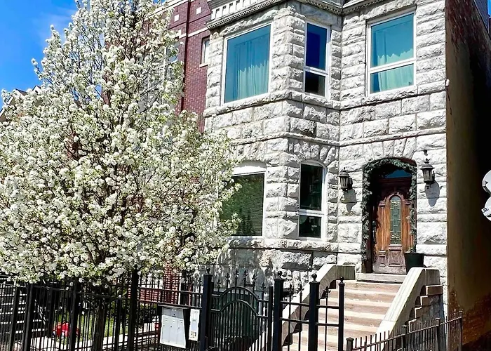Apartamento The Banksy-free Parking -4 Bedroom W King Bed- Firepit Rooftop Near United Center Chicago