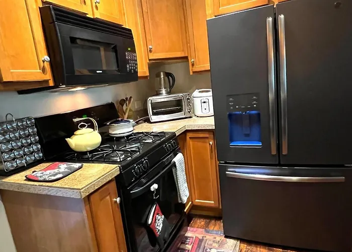 The Banksy-free Parking -4 Bedroom W King Bed- Firepit Rooftop Near United Center *