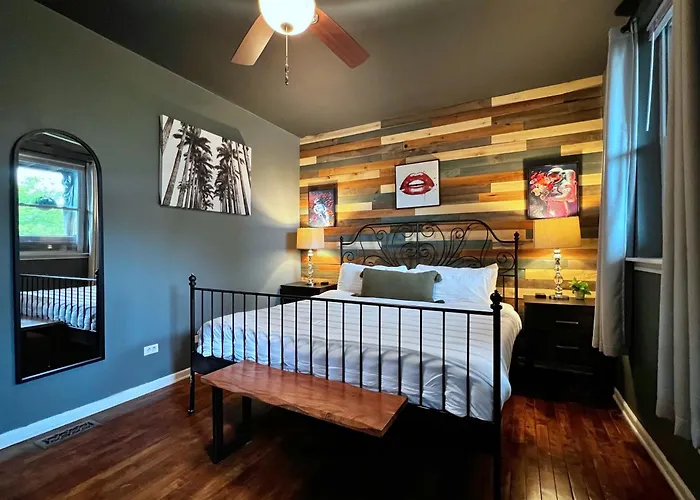 Apartamento The Banksy-free Parking -4 Bedroom W King Bed- Firepit Rooftop Near United Center Chicago