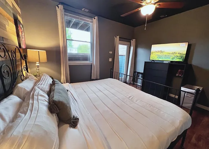 The Banksy-free Parking -4 Bedroom W King Bed- Firepit Rooftop Near United Center Apartamento