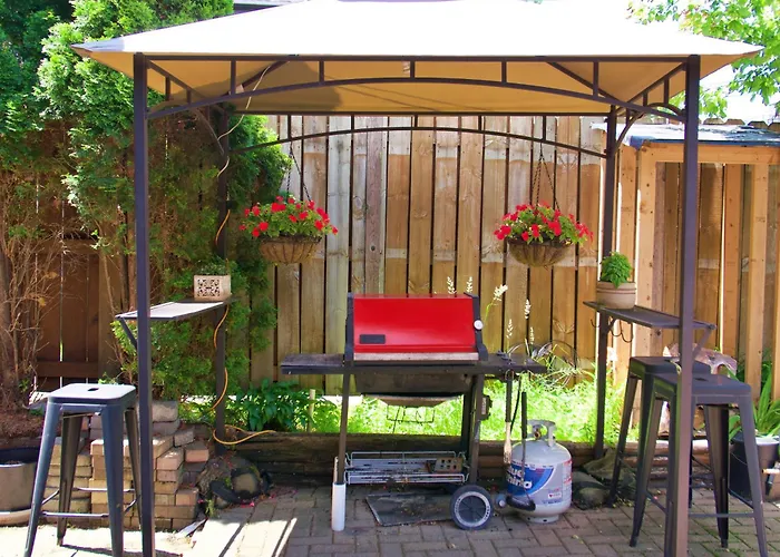 The Banksy-free Parking -4 Bedroom W King Bed- Firepit Rooftop Near United Center * Chicago